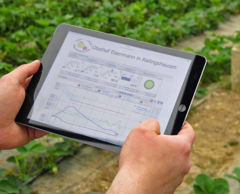 Smart Farming im Gewächshaus des Obsthof Eisenmann – Der Zugriff auf die Messwerte der Sensoren ist weltweit von allen Endgeräten möglich.